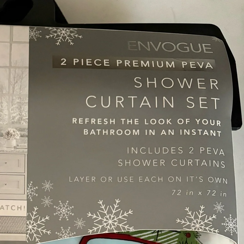 Envogue Red Green White Holiday Shower Curtain Set